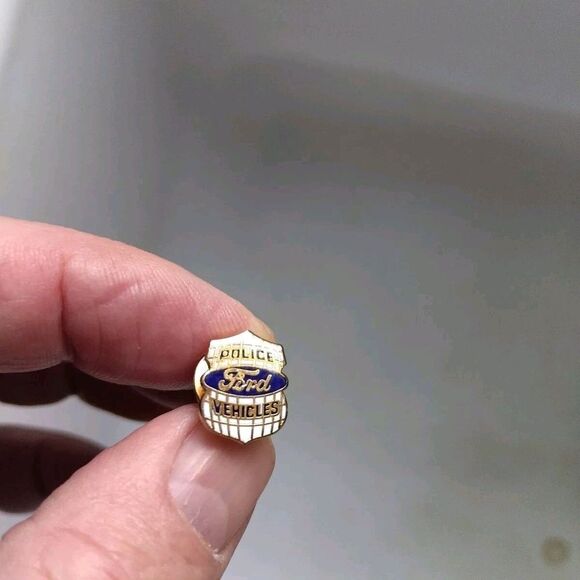 Vintage Mens Tie Tack  Ford Police Vehicles Badge - Picture 11 of 11